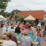 Das bunte Treiben auf dem Kirchplatz
