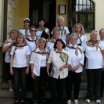 Mösthinsdorfer Heimatchor vor dem Auftritt beim Fest des Pflegedienst "Schwester Heike" in Stumsdorf - 2011