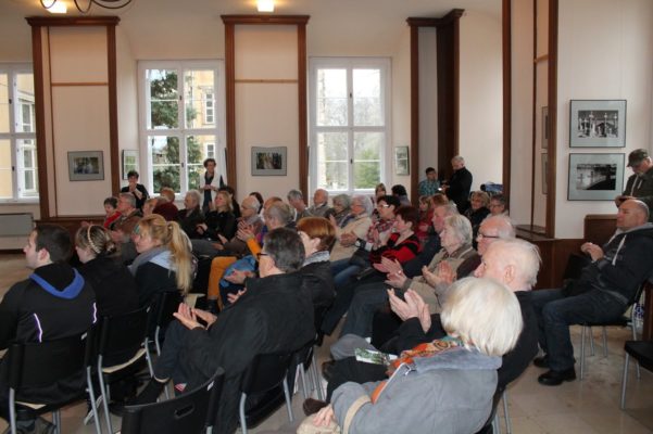 Viele Zuhörer waren ins Schloss Ostrau gekommen