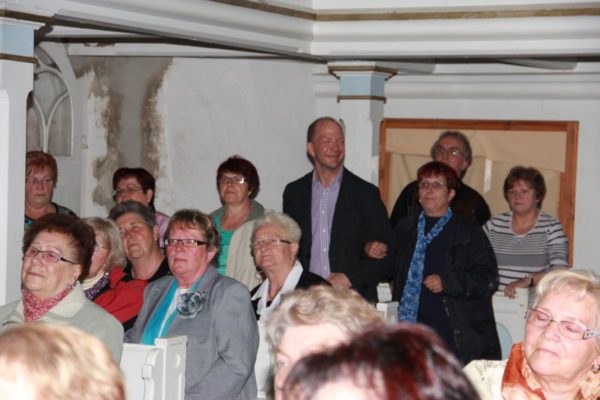 Viele Besucher erfreuten sich an dem Gesang des Duo´s