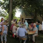 Leckere Torten genoss man im Kirchgarten