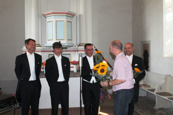 Ein Blumengruß überreicht von unserem Vorsitzenden, Ronny Krimm