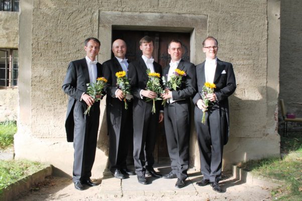 Die Five Gentleman vor unserer Kirche Mösthinsdorf
