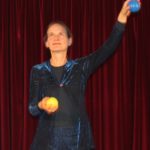 Cornelia Thiele beeindruckt mit Jonglage