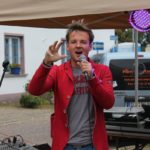 Phil Stewman sang "Unartig" , seinen aktuellen Hit