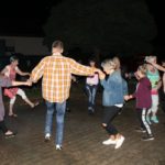 Beste Stimmung am Abend auf dem Kirchplatz