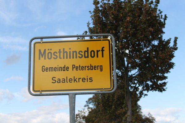 Ortscheingangsschild Mösthinsdorf