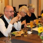 Stärkung mit leckeren Burgern und frischen Salaten