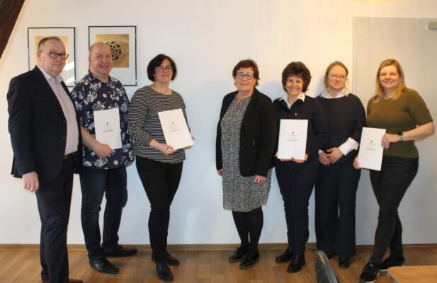 Gruppenbild Familienkonferenz Pflege - Bescheidübergabe