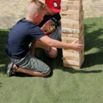Spaß beim Riesen-JENGA