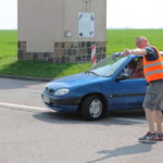 Ordner des Vereins helfen bei der Parkplatzsuche