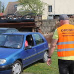 Ordner des Vereins helfen bei der Parkplatzsuche