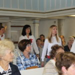 Singend kam der Chor in die Kirche