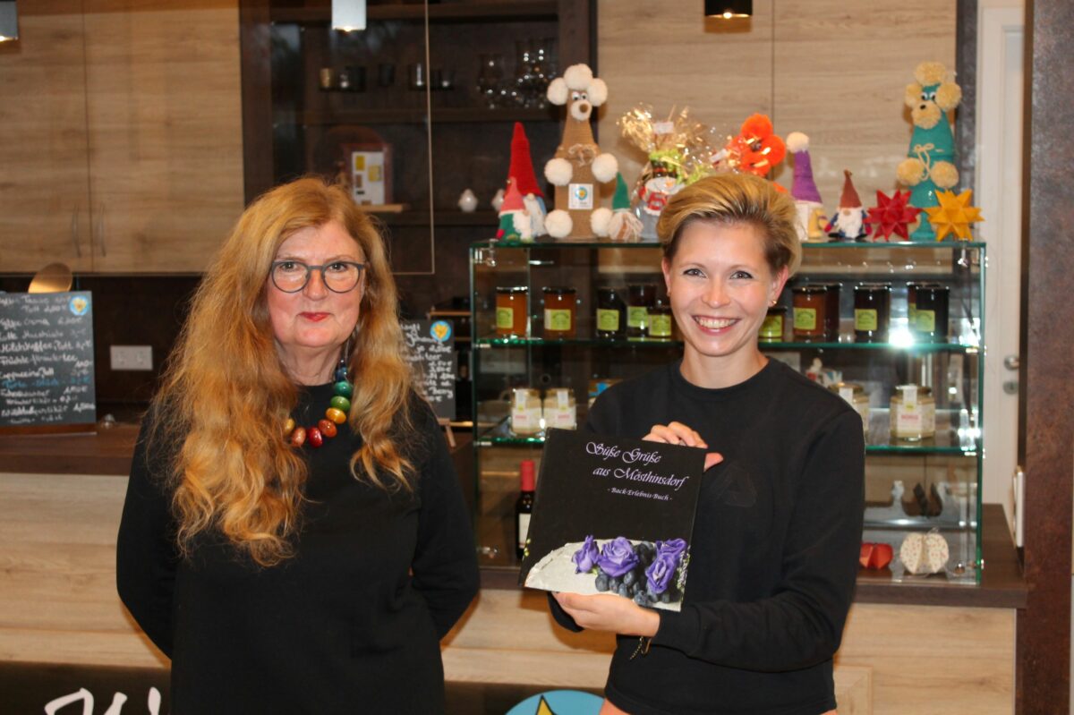 Fotografin Karin Böhme und Julia Titze mit unserem Back-Erlebnis-Buch