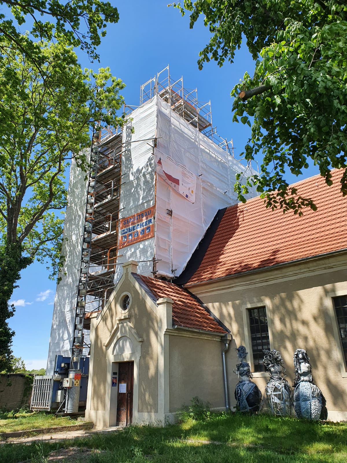 Kirchturm mit Rüstung