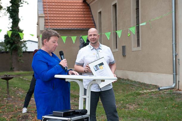 Prof. Dr. Dalbert übergab Ronny Krimm die Auszeichnungsurkunde NEULANDGEWINNER des Landes Sachsen-Anhalt 2020